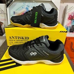 GXS PROFESSIONAL BADMINTON SHOES BRAND NEW IN THE BOX